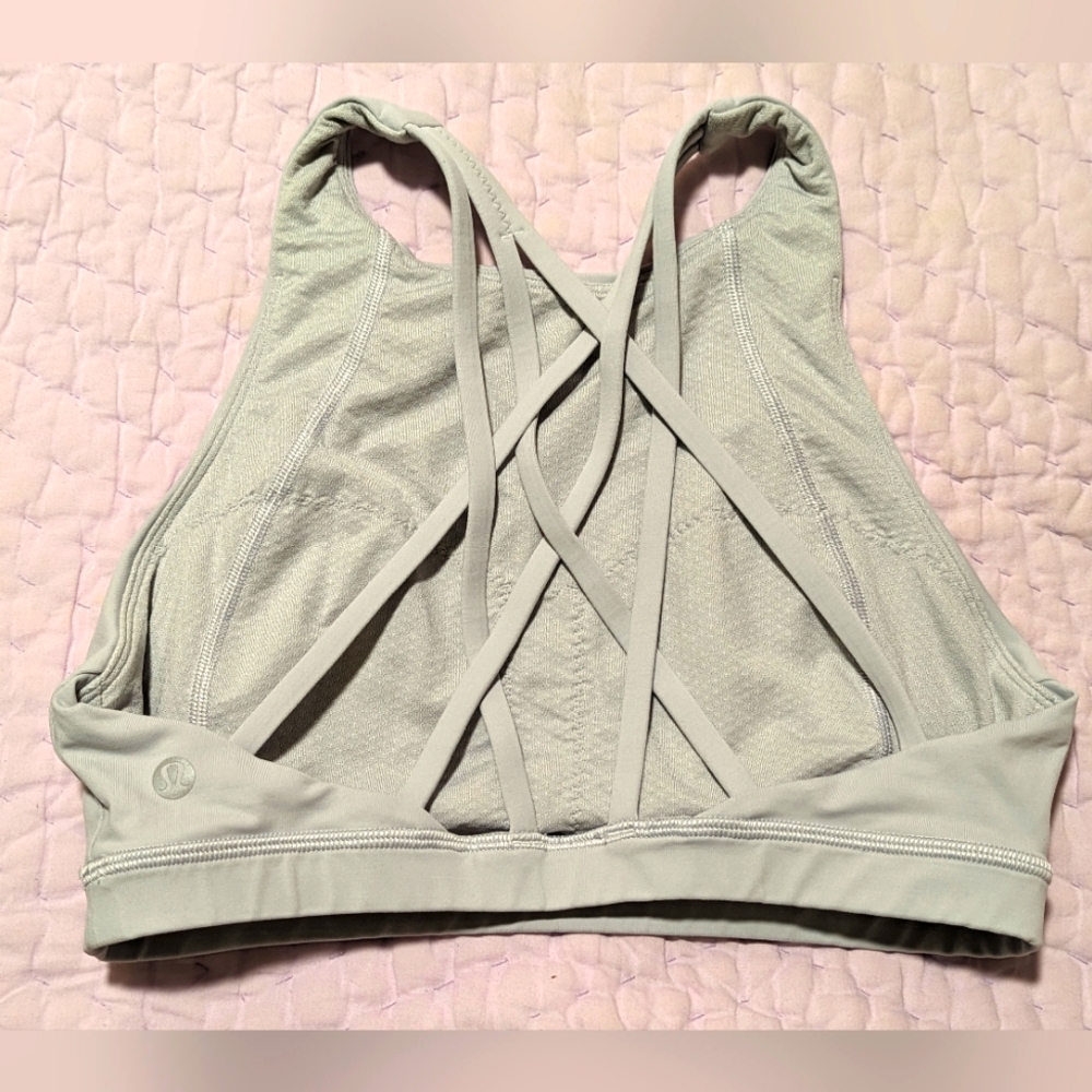 Lululemon High Neck Bra C/D Cup Size 6